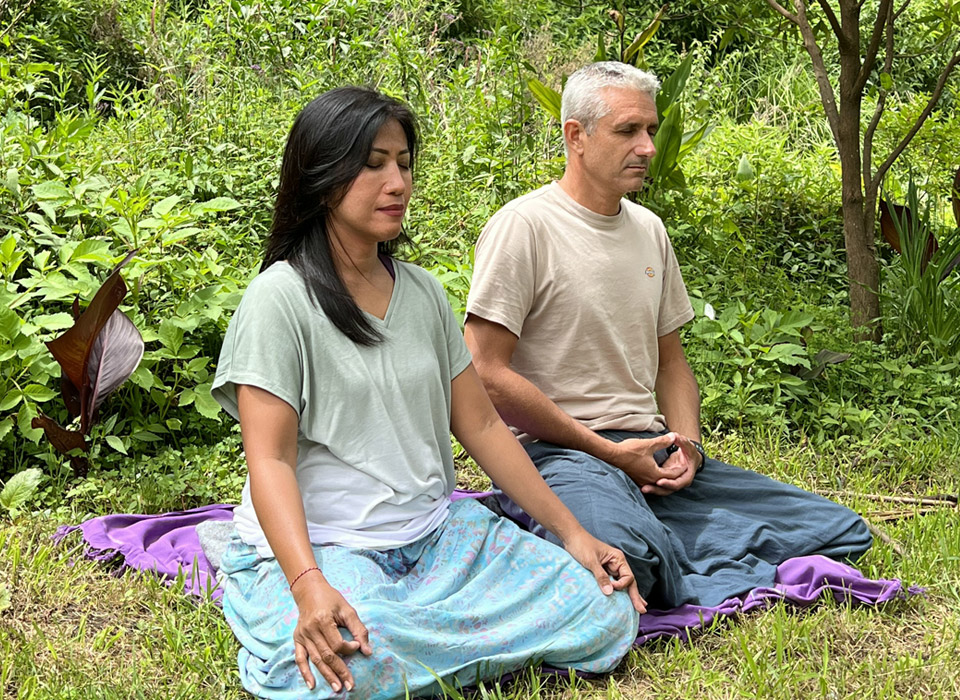 Ajanta, les rituels holistiques du matin